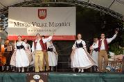 K Leaderfestu patří i kultura. O úžasný folklórní zážitek se postaral soubor OKŘEŠÁNEK. Se souborem Čech a Lech se na náměstí zpívalo a tančilo do deváté hodiny večerní.