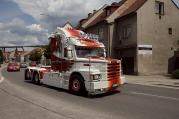Meziříčím krátce po poledni projela kolona trucků ze Šeborova, kde probíhá tradiční TruckShow.