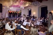 Velkomeziříčští diváci měli možnost v neděli vidět hned dva vánoční koncerty v luteránském gymnáziu. Poslední příležitost zažít kouzelnou atmosféru vánočního koncertu je v pondělí v 18.00.
