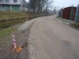 Vytyčují místo pro budoucí protipovodňovou stěhu od mostu na Třebíčské na Palouky.