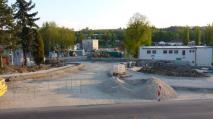Kruháč u Kauflandu už má u nájezdů středové ostrůvky. Stavba I. etapy se posouvá do 15. května.
