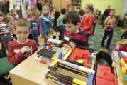 Budoucí prvňáčci si ve čtvrtek 8. ledna přišli prohlédnout školu. ZŠ Oslavická pořádala tradiční miniškoličku.