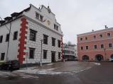 Dnes ráno byl ostraněn vánoční strom před radnicí. Vydržel zde přesně 65 dní.