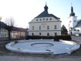 Před radnicí v nedalekém Křižanově se již rýsuje základ památníku sv. Zdislavy. Ten bude slavnostně odhalen 27. září 2015. Na jeho dokončení chybí ještě asi milion korun.