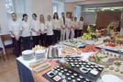 Na hotelové škole se tento týden konal kurz studené kuchyně,, který vedl šéfkuchař Vladimír Picka. Ve čtvrtek byl zakončen slavnostním rautem.