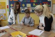 V Meziříčí probíhají zápisy do 1. tříd základních škol. Navštívili jsme všechny tři základní školy. Co na budoucí prvňáčky čeká?