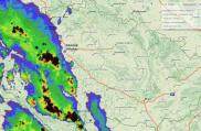 Českem se ženou silné bouřky. Černé křížky na mapě ČR jsou blesky. Zachycuje stav v 17 hodin.