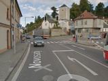 Kvůli překopnutému kabelu budou až do čtvrtka vypnuty semafory na ulici Vrchovecká (u vjezdu na náměstí).