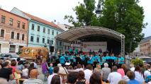 V neděli na náměstí začal již 6. roční kulturního léta. Již tradičně ho zahájila místní ZUŠ.