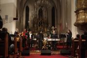 Vánoční koncert skupiny Geneze v kostele si opět nenechalo ujít mnoho lidí.