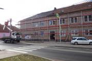 Zdravotní středisko v Křižanově prochází rozsáhlou opravou. Výměna oken, zateplení.