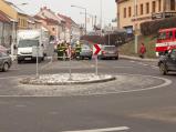 Dopravní nehoda se stala na okružní křižovatce v centru Velkého Meziříčí. Podrobnosti zjišťujeme.