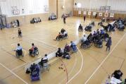 Tělocvična ZŠ Školní celý víkend žila sportem handicapovaných sportovců. Zahrát si bocciu přijelo 54 soutěžících z celé ČR.