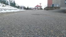 Pondělní ráno ve znamení velké skluzavky. Tenká vrstva ledovky pokryla vše.