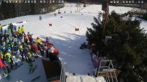 Na Fajtově kopci dnes probíhá přebor škol ve slalomu lyží a snowboardu.