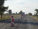Silnice mezi Rudou a Křeptovem už jednosměrně řídí semafor. Povrch byl zfrézován. O víkendu bude silnice zcela uzavřena.