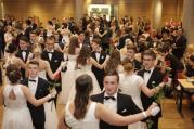 V pátek se konal ples v bílém letošních tanečních kurzů.