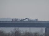 V neděli ráno začalo frézování dálničního mostu