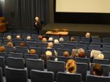 Filmový dokumentarista Rudolf Adler promítl v úterý odpoledne členům Vlastivědné a genealogické společnosti v kině tři krátné filmy. Dva svých studentů o škole pro nevidomé v Tasově a příběh bratří Reynků, potom svůj vlastní Znojmo dvojmo o vinobraní.