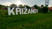 Na kopci Šibeník nad Křižanovem vyrostl jako studentský projekt obří nápis s názvem městyse.