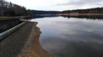 V přehradě po téměř uplynulé zimě chybí voda.