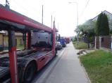 Kolona na dálnici. Kolona na hlavním tahu v celém městě. Průjezd městem třeba i na hodinu.