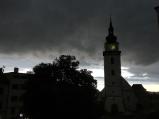 Pohled na kostel před bouřkou 6.6.2020.