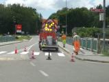 Ve Velkém Meziříčí se obnovovalo vodorovné dopravní značení.