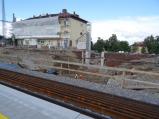 Práce na rekonstrukci nádraží v Křižanově opět postoupily. Podchod i celé první nástupiště jsou pryč.