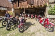 V Měříně celou neděli probíhá výstava motocyklů Jawa, zároveň si můžete prohlédnout dobové vybavení statku.