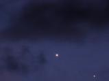 Konjunkce Jupiteru a Saturnu byla konečně před setměním k vidění na obloze.
