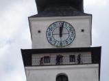 Velikonoční tradice hrkání na kostele místo zvonů v Meziříčí trvá.