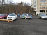 Provizorní odstavné parkoviště v areálu Svitu kontroluje také policie ČR.