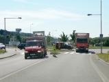 Skrze celé Velké Meziříčí se na silnici II/602 malují přechody.
