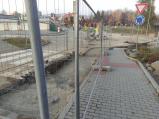 Výkop na okružní křižovatce na Oslavické byl již zčásti zasypán, snad dojde brzy ke zprovoznění celé křižovatky pod základními školami.