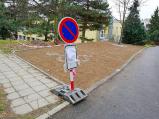 Nové parkovací místa na ulici Čechova stále není možné využívat.