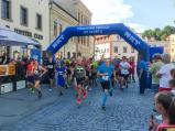 V sobotu v 17 hodin odstarotoval z náměstí tradiční půlmaraton běžela se také poloviční trať na 10 km do Nesměře.