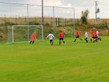 Zcela osamocený Eda Smejkal z FC VM "C" dává gól proti SK Transformátor Počítky "B" na hřišti v Oslavici. Konečný výsledek 12:3 (5:3).