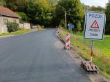 Na Vrchovecké jsou svodidla již opraveny a semafory zrušeny. Oprava trvala místo avizovaných 11 dní pouhé dva.