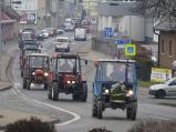 V sobotu v poledne projela Meziříčím kolona traktorů z Měřína. Konala se tradiční silvestrovská vyjížďka.