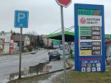 Ceny nafty a benzínu jsou na všech čerpacích stanicích totožné.