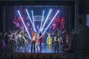 Prvními diváky nového muzikálu Divadla Ikaros Největší showman byli dnes dopoledne žáci základních škol. O víkendu se odehrají hned dvě vyprodaná představení pro veřejnost. Repríza je naplánovaná na říjen letošního roku.
