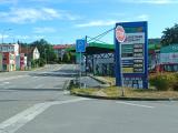 Od úterý se zvýšila spotřební daň na naftu o 1,50 koruny za litr. V centru Velkého Meziříčí zdražili naftu o dvě koruny a při této příležitosti rovnou i benzín o 40 halířů.