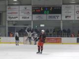 V regionálním hokejovém derby zvítězil tým HHK, když porazil Žďár nad Sázavou 6:2.