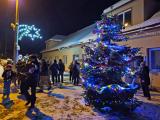 V Hrbově a Svařenově rozsvítili vánoční strom.