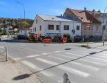 Na křižovatce Vrchovecká - Novosady opravují poruchu na vodovodu. V blízkých nemovitostech po dobu opravy nepoteče voda.