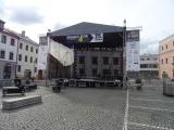 Pódium na Muzikanti dětem se dokončuje. 