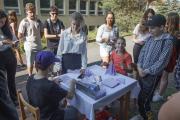Pro žáky vyšších ročníků základních škol je určen dnešní víceboj na Světlé. Vyzkouší si výměnu pneumatiky, znalosti zeměpisu a angličtiny, prostřít stůl i něco dobrého připravit k jídlu.