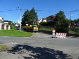 Ulice Zahradní je do čtvrtka uzavřena. Frézuje se asfalt, který bude nahrazen novým. Objížďka vede přes Hliniště.