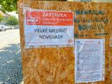 Na Novosadech je již vyznačena zastávka náhradní autobusové dopravy za výluku na trati Velké Meziříčí - Křižanov, která proběhne od 15.7. do 5.8.2024